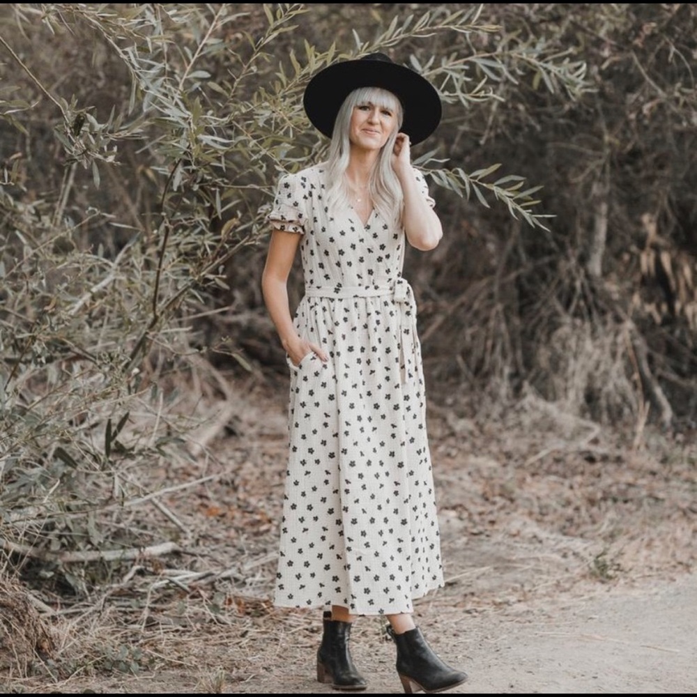 NWT Rylee + Cru Winter Flower wrap dress, medium